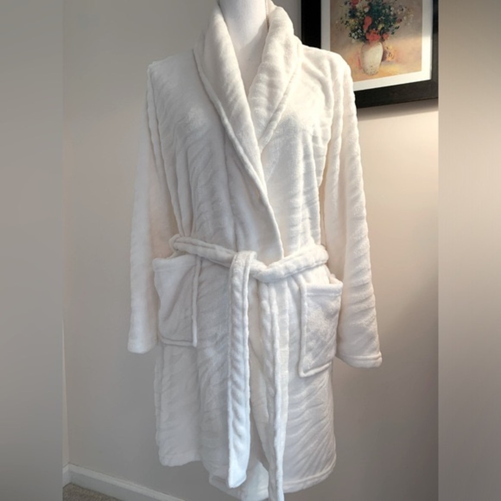 Velvet Kitten White Bathrobe NWOT Small